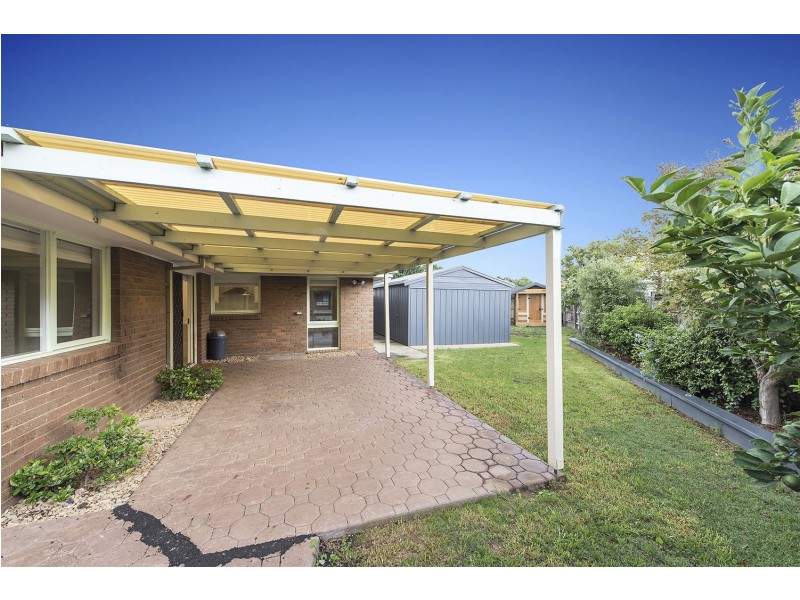 8 Watts Court, Melton West VIC 3337