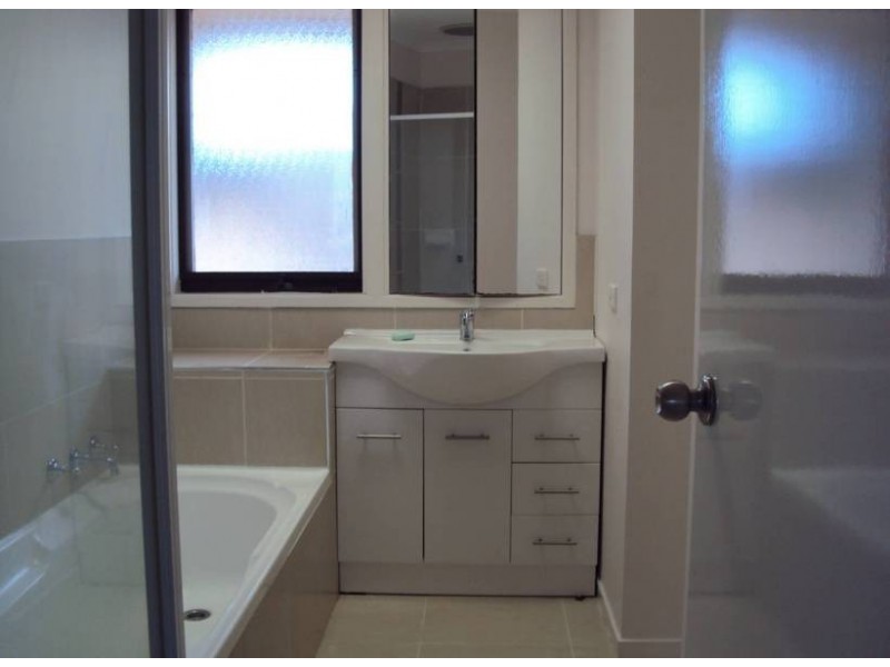 60 Hilton Way, Melton West VIC 3337