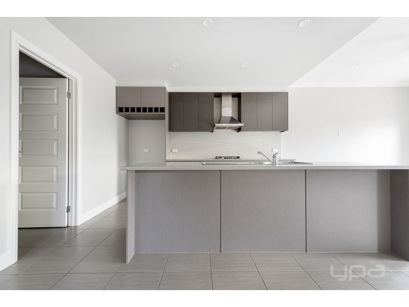 5 Maryburgh Road, Melton South VIC 3338