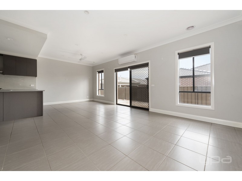 5 Maryburgh Road, Melton South VIC 3338