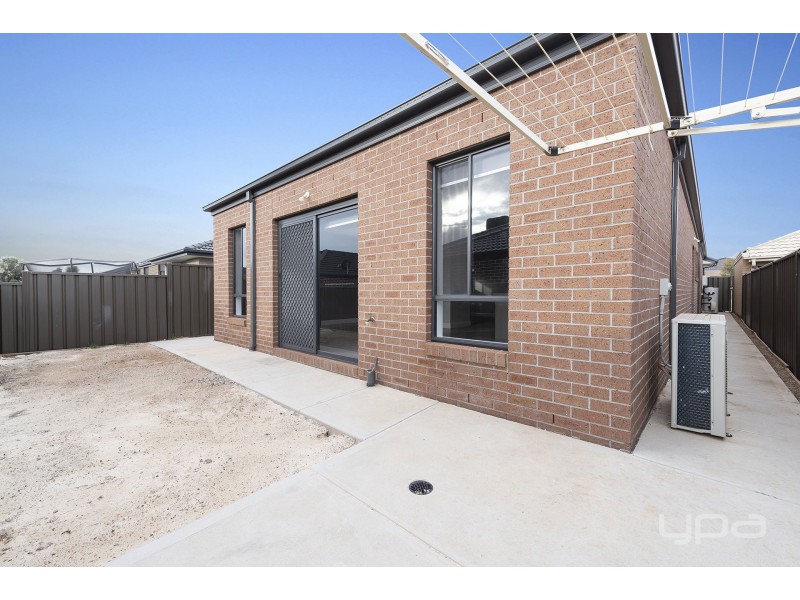 5 Maryburgh Road, Melton South VIC 3338