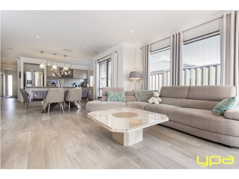 9 Crystal Road, Melton South VIC 3338