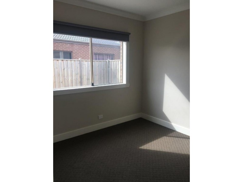 12 Acumin Street, Brookfield VIC 3338