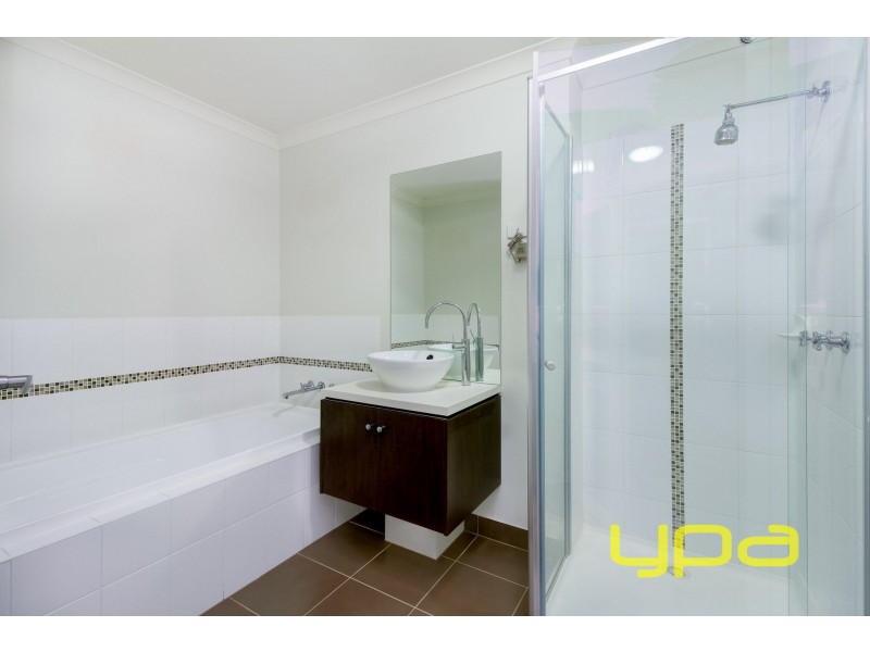 9 Peppermint Walk, Melton VIC 3337