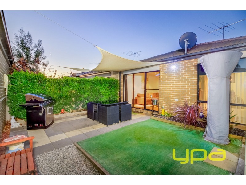 9 Peppermint Walk, Melton VIC 3337