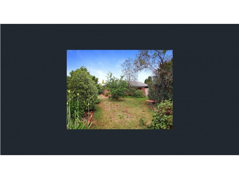 10 St John Place, Melton West VIC 3337