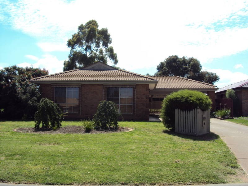 5 Evelyn Close, Melton West VIC 3337