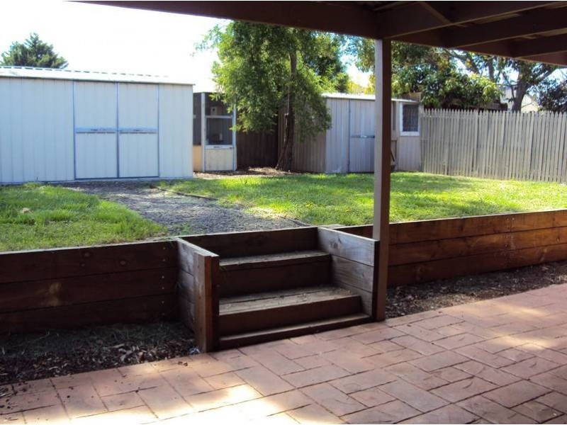 5 Evelyn Close, Melton West VIC 3337