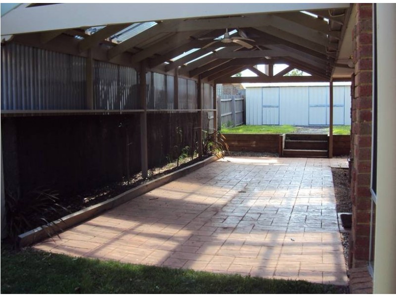 5 Evelyn Close, Melton West VIC 3337