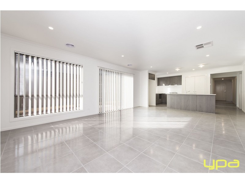 19 Alabaster Avenue, Melton South VIC 3338