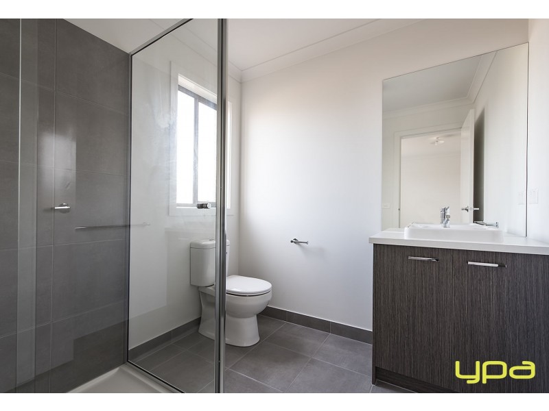 19 Alabaster Avenue, Melton South VIC 3338