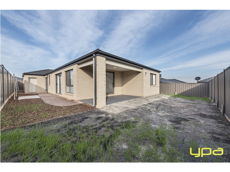 19 Alabaster Avenue, Melton South VIC 3338