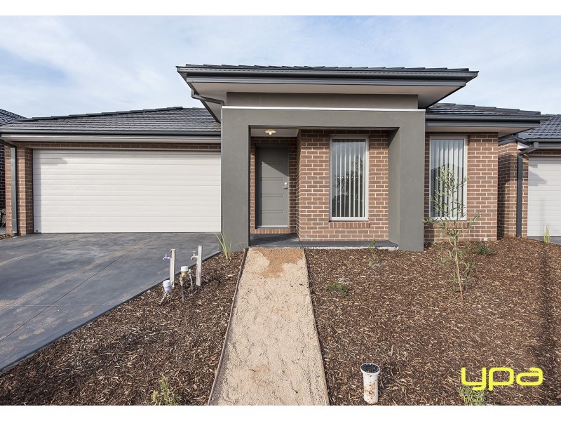 10 Maracana Circuit, Melton South VIC 3338