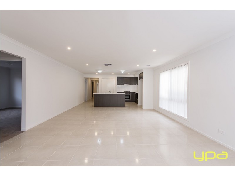 10 Maracana Circuit, Melton South VIC 3338