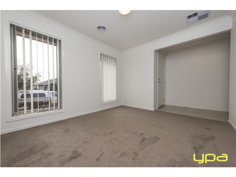 10 Maracana Circuit, Melton South VIC 3338