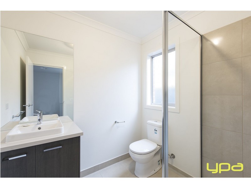 10 Maracana Circuit, Melton South VIC 3338