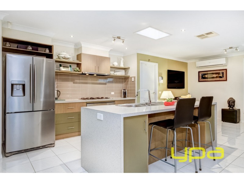 24 Carlyon Close, Melton West VIC 3337