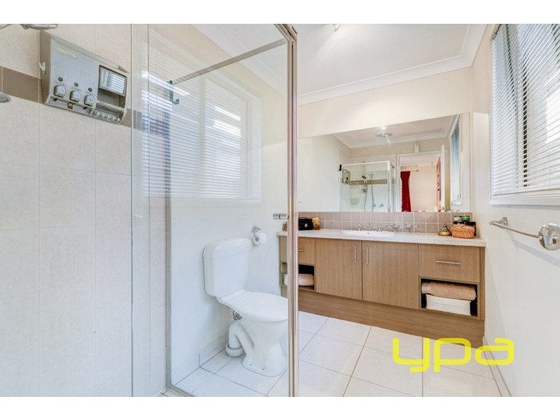 24 Carlyon Close, Melton West VIC 3337