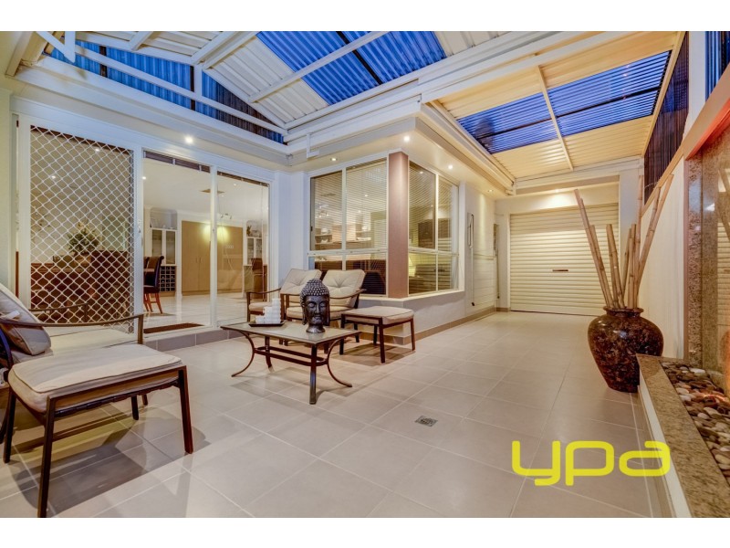 24 Carlyon Close, Melton West VIC 3337