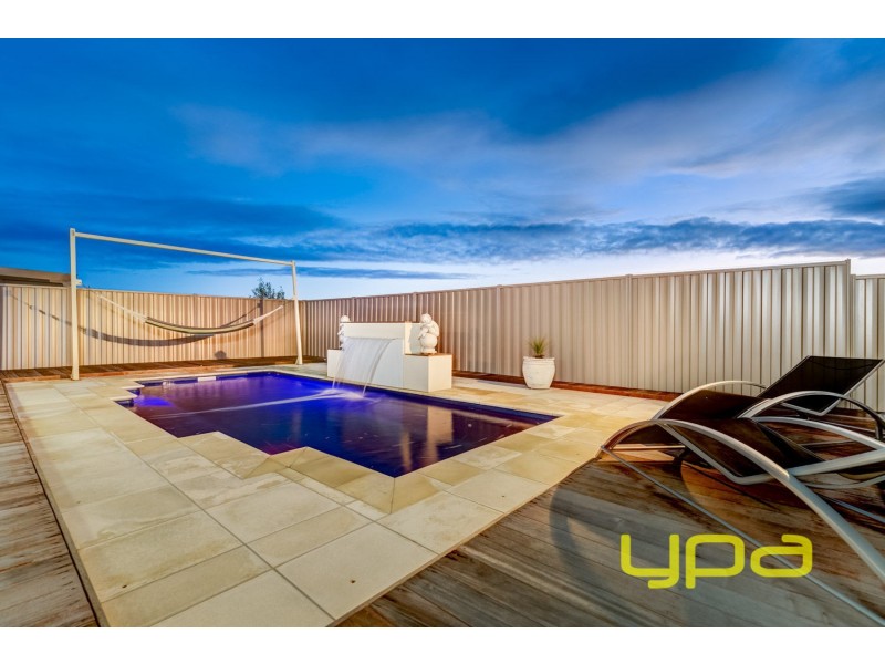 24 Carlyon Close, Melton West VIC 3337