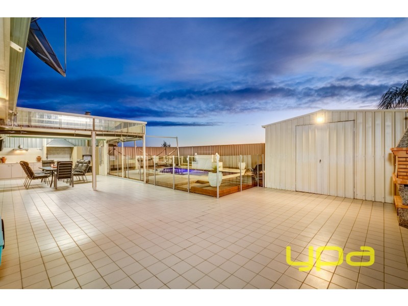 24 Carlyon Close, Melton West VIC 3337