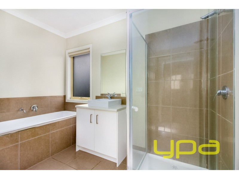 2/17 Maree Court, Kurunjang VIC 3337