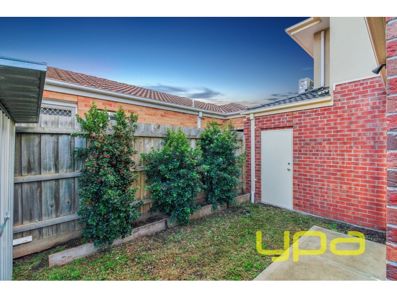 2/17 Maree Court, Kurunjang VIC 3337