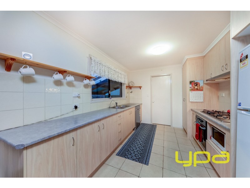 2 Francis Street, Melton South VIC 3338