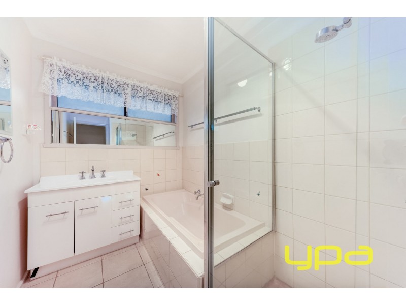 2 Francis Street, Melton South VIC 3338