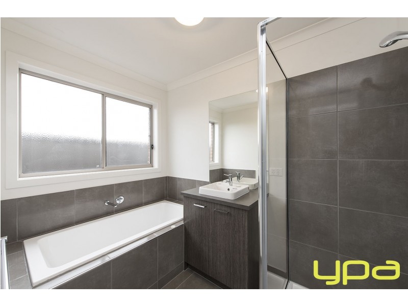 25 Wembley Avenue, Melton South VIC 3338