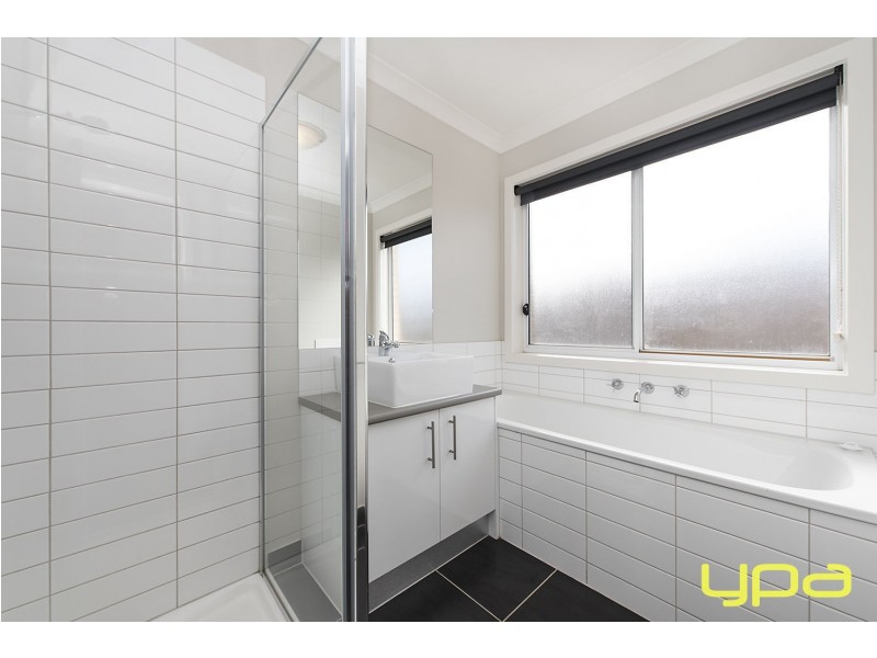 144 James Melrose Drive, Brookfield VIC 3338