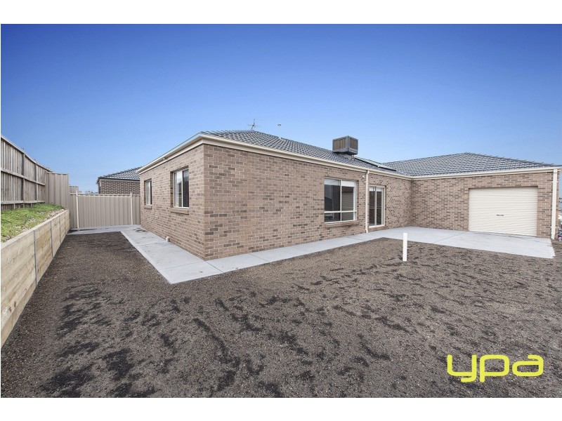38 Caruana Crescent, Melton West VIC 3337