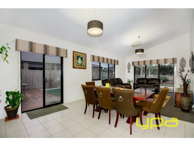 6 Glenelly Street, Melton South VIC 3338