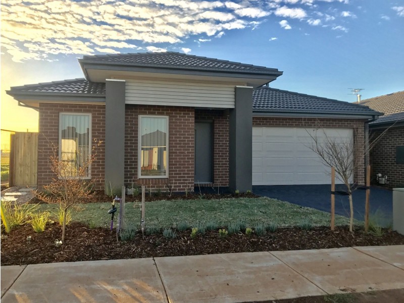 10 Scanlon Street, Rockbank VIC 3335