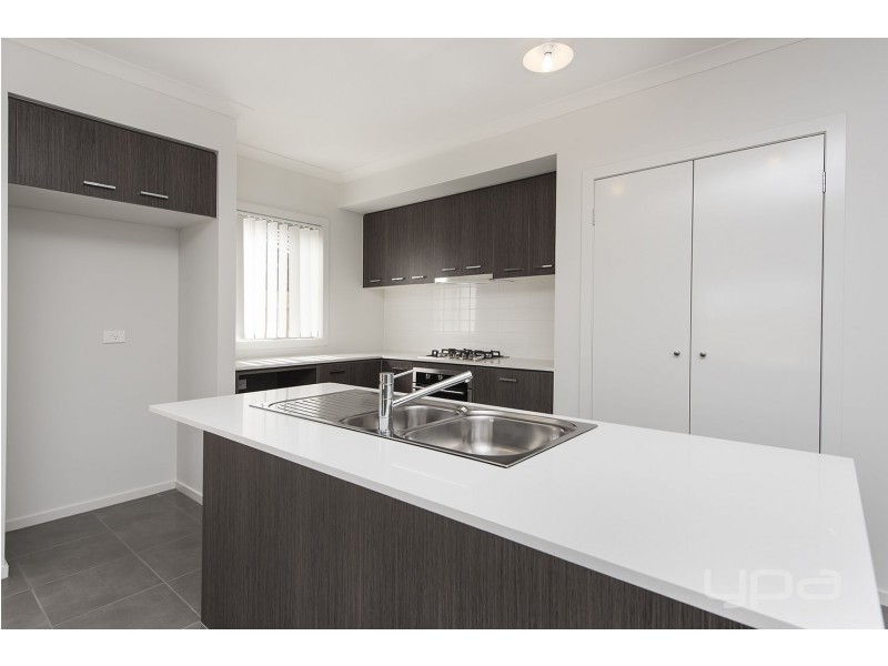 10 Scanlon Street, Rockbank VIC 3335