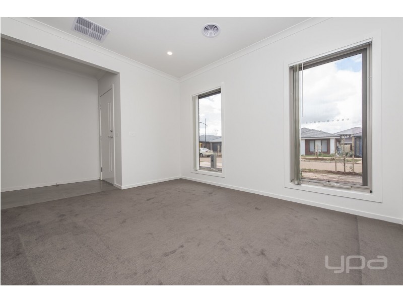 10 Scanlon Street, Rockbank VIC 3335