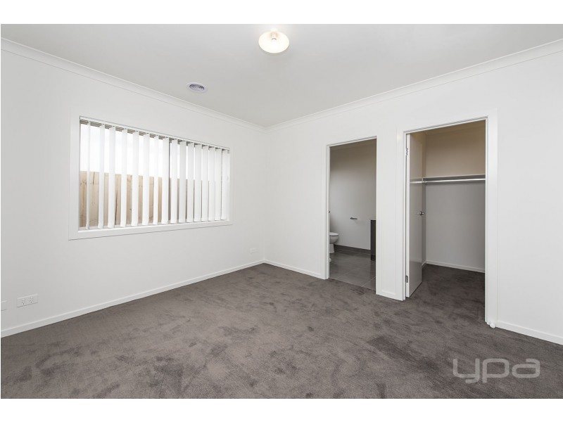 10 Scanlon Street, Rockbank VIC 3335