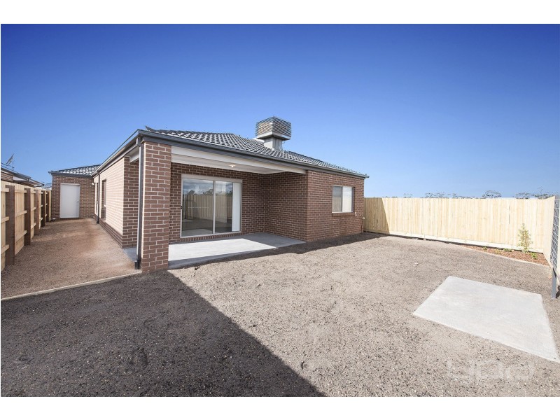 10 Scanlon Street, Rockbank VIC 3335