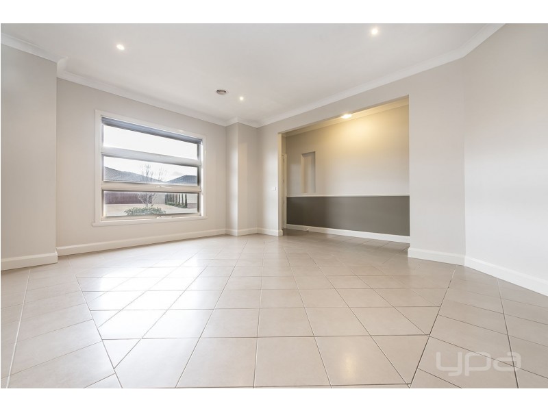 2/1 Willow Court, Melton West VIC 3337