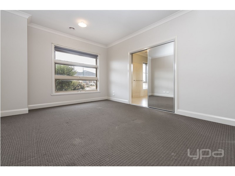 2/1 Willow Court, Melton West VIC 3337