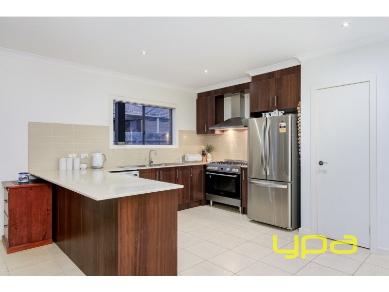 38 Cooloongup Crescent, Melton West VIC 3337