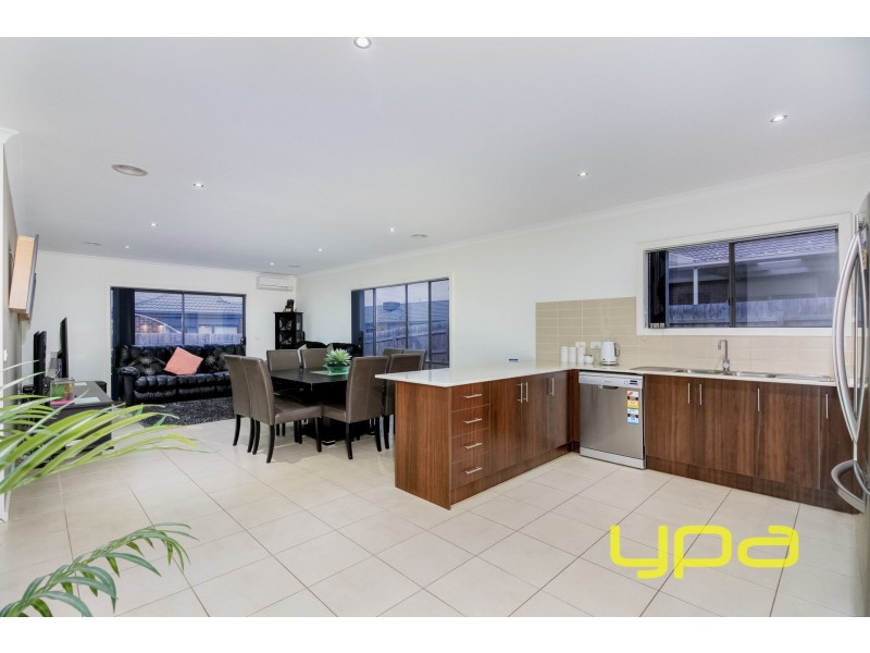 38 Cooloongup Crescent, Melton West VIC 3337