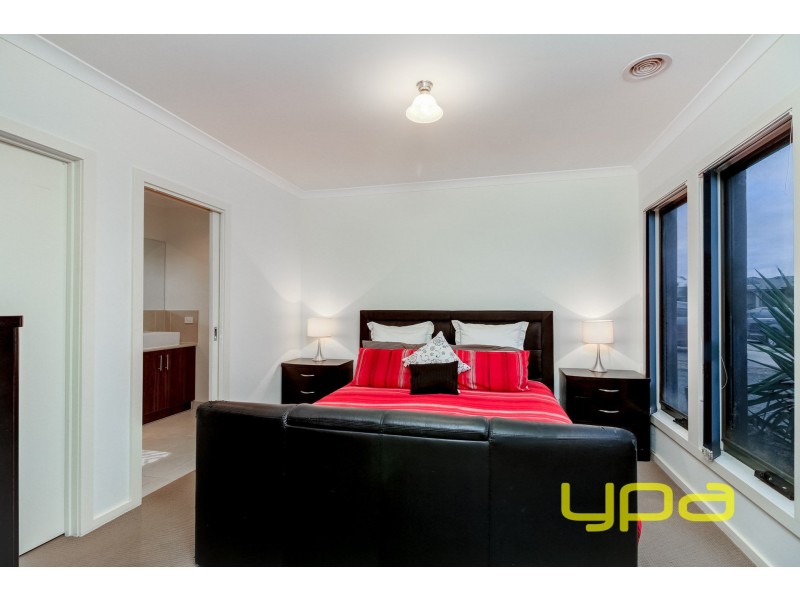 38 Cooloongup Crescent, Melton West VIC 3337