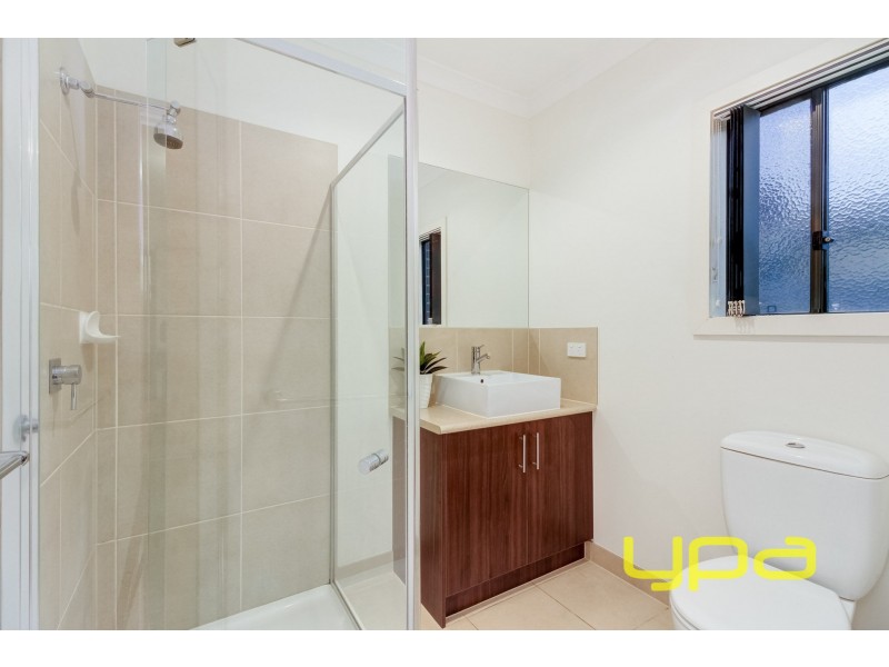 38 Cooloongup Crescent, Melton West VIC 3337