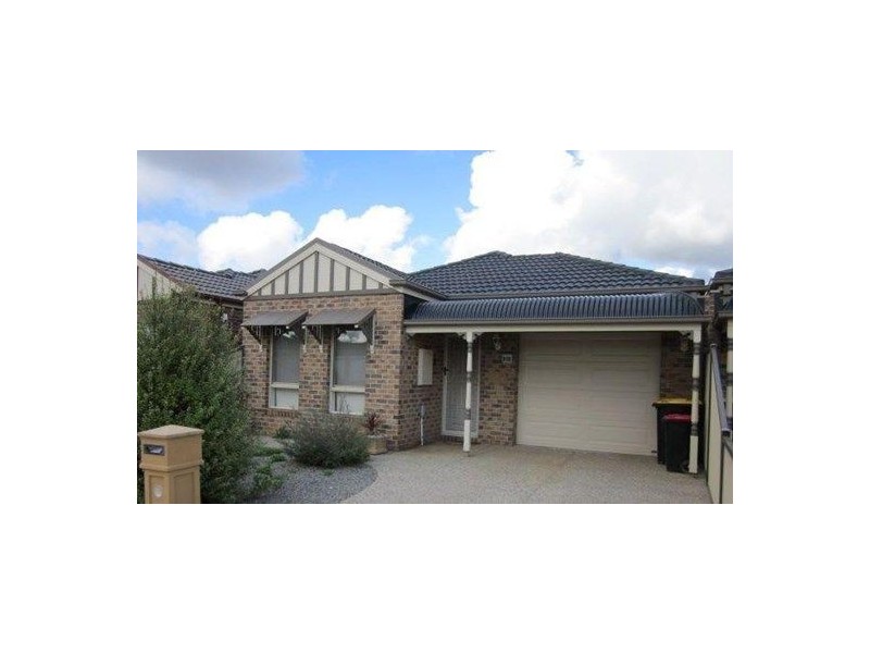 2/32 McBurnie Drive, Kurunjang VIC 3337