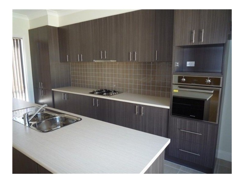 2/32 McBurnie Drive, Kurunjang VIC 3337