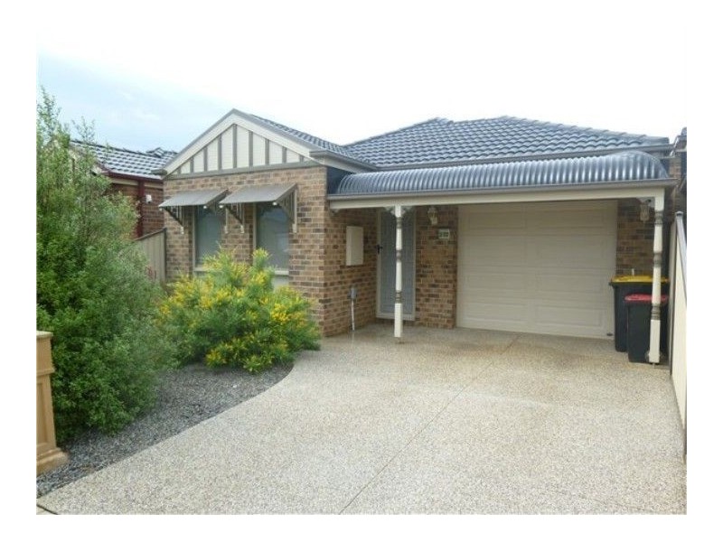 2/32 McBurnie Drive, Kurunjang VIC 3337