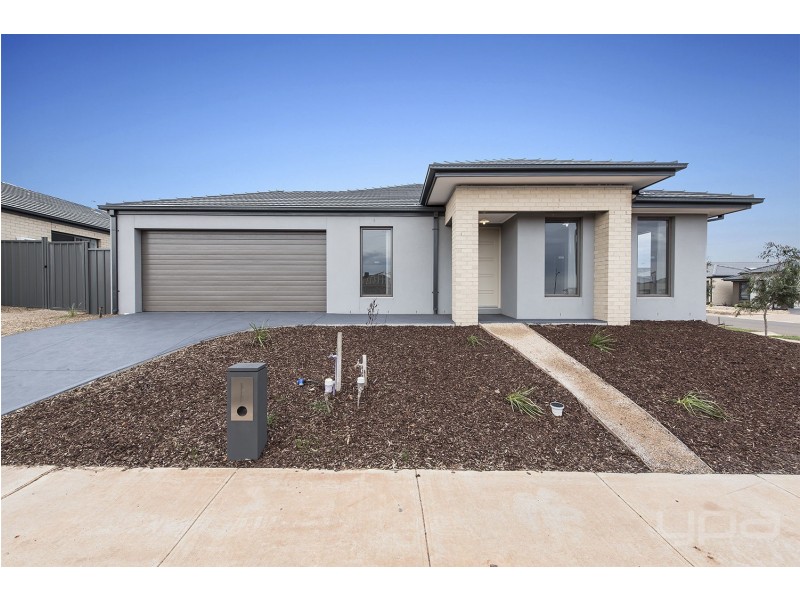 2 Jade Crescent, Melton South VIC 3338