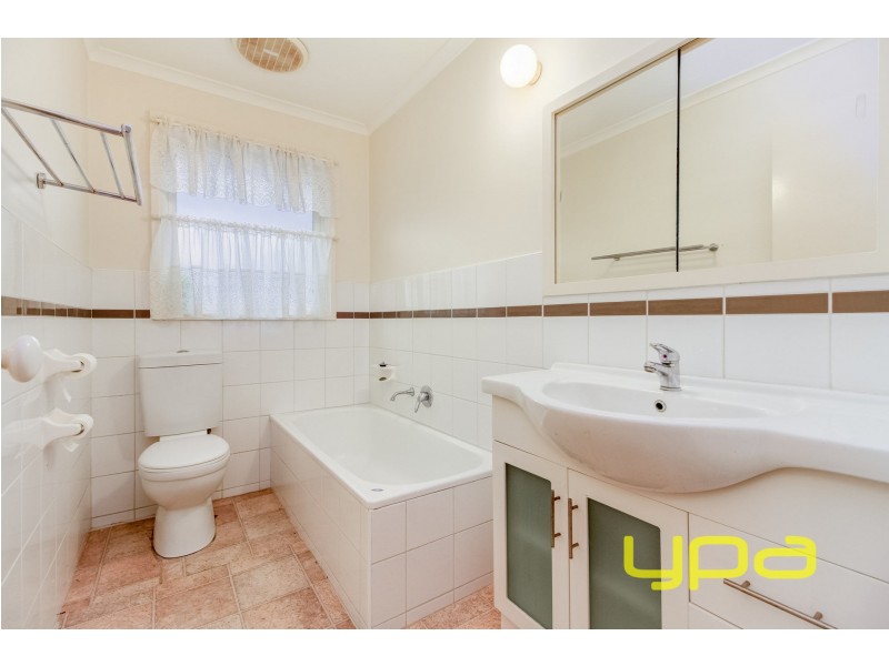 13 Bridge Road, Melton South VIC 3338