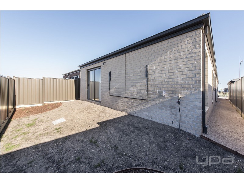 37 Coltan Avenue, Melton South VIC 3338